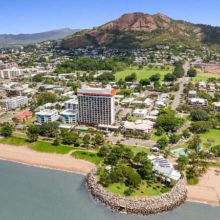 Aquarius On The Beach Townsville Exterior photo