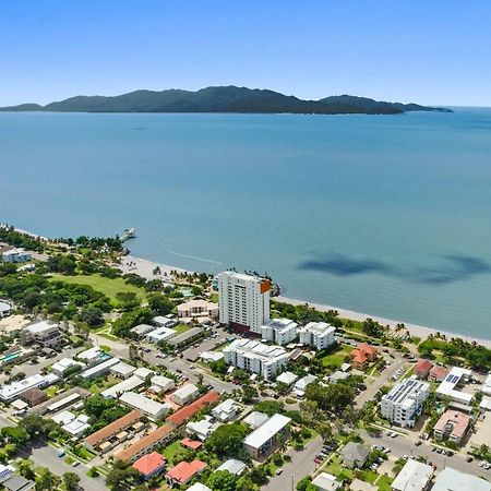 Aquarius On The Beach Townsville Exterior photo