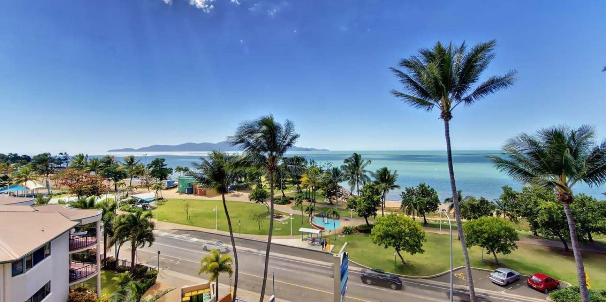 Aquarius On The Beach Townsville Exterior photo