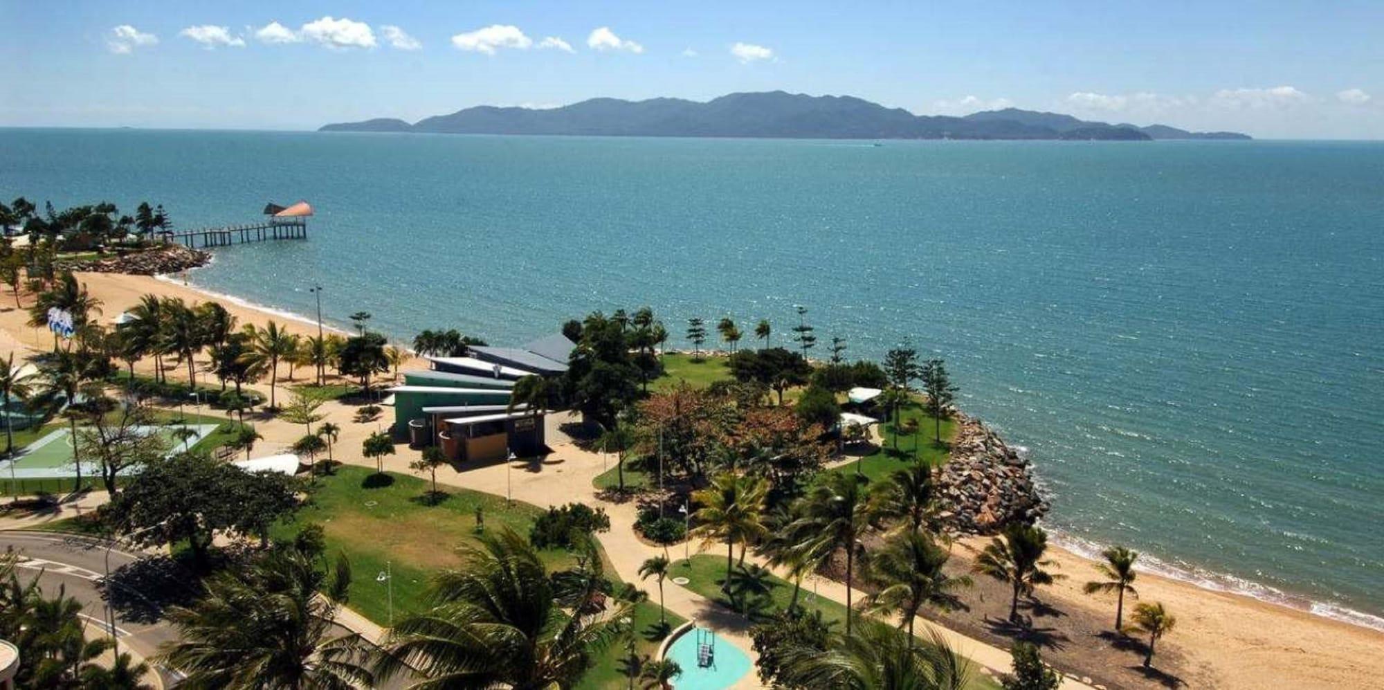 Aquarius On The Beach Townsville Exterior photo