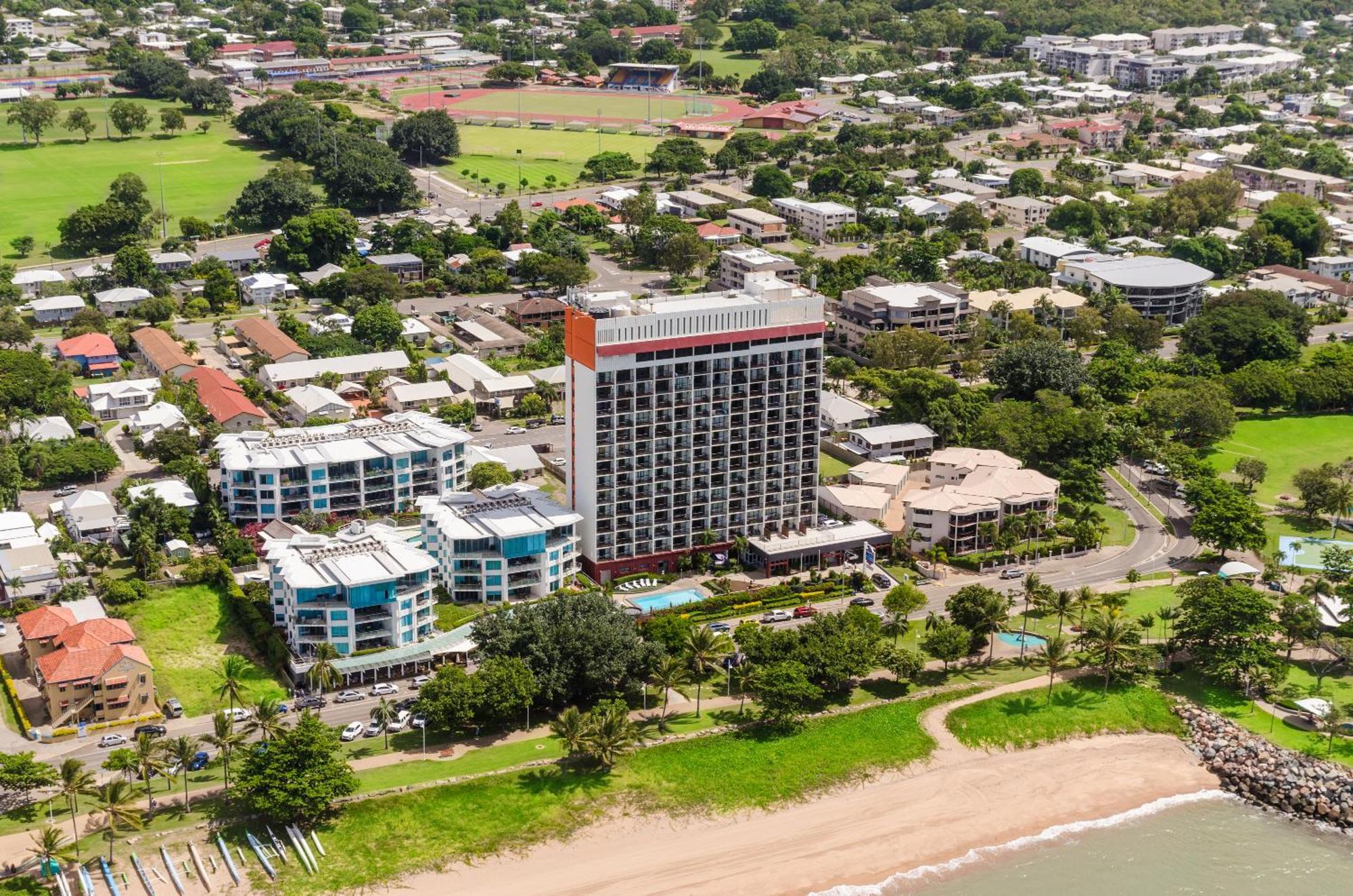 Aquarius On The Beach Townsville Exterior photo