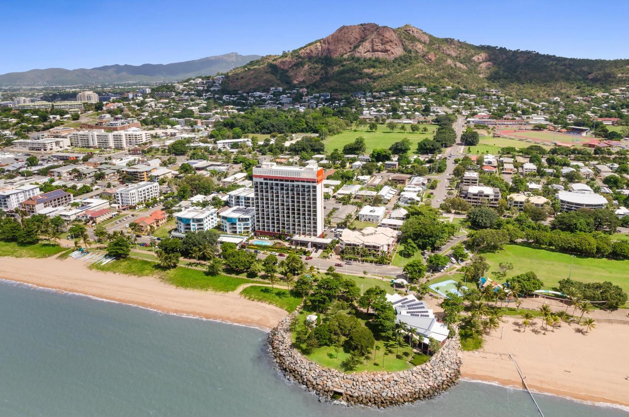 Aquarius On The Beach Townsville Exterior photo