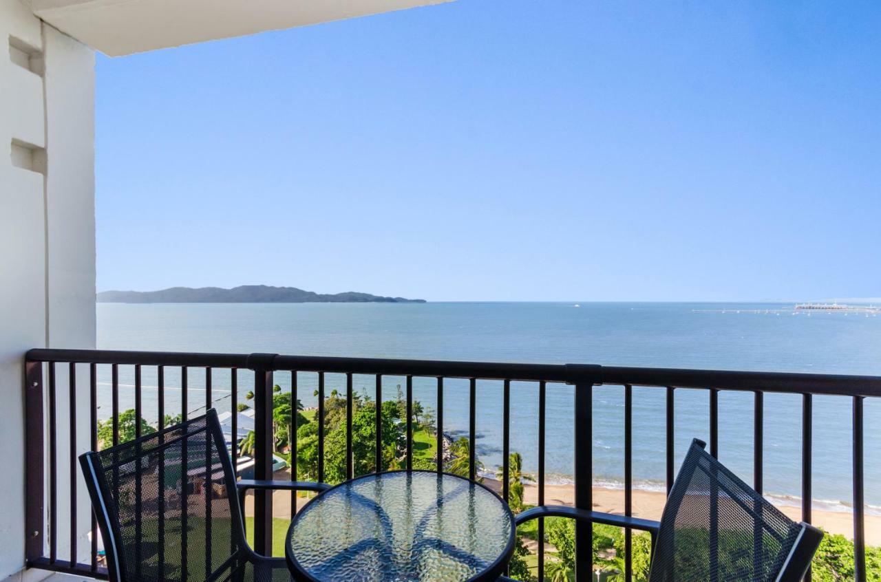 Aquarius On The Beach Townsville Exterior photo