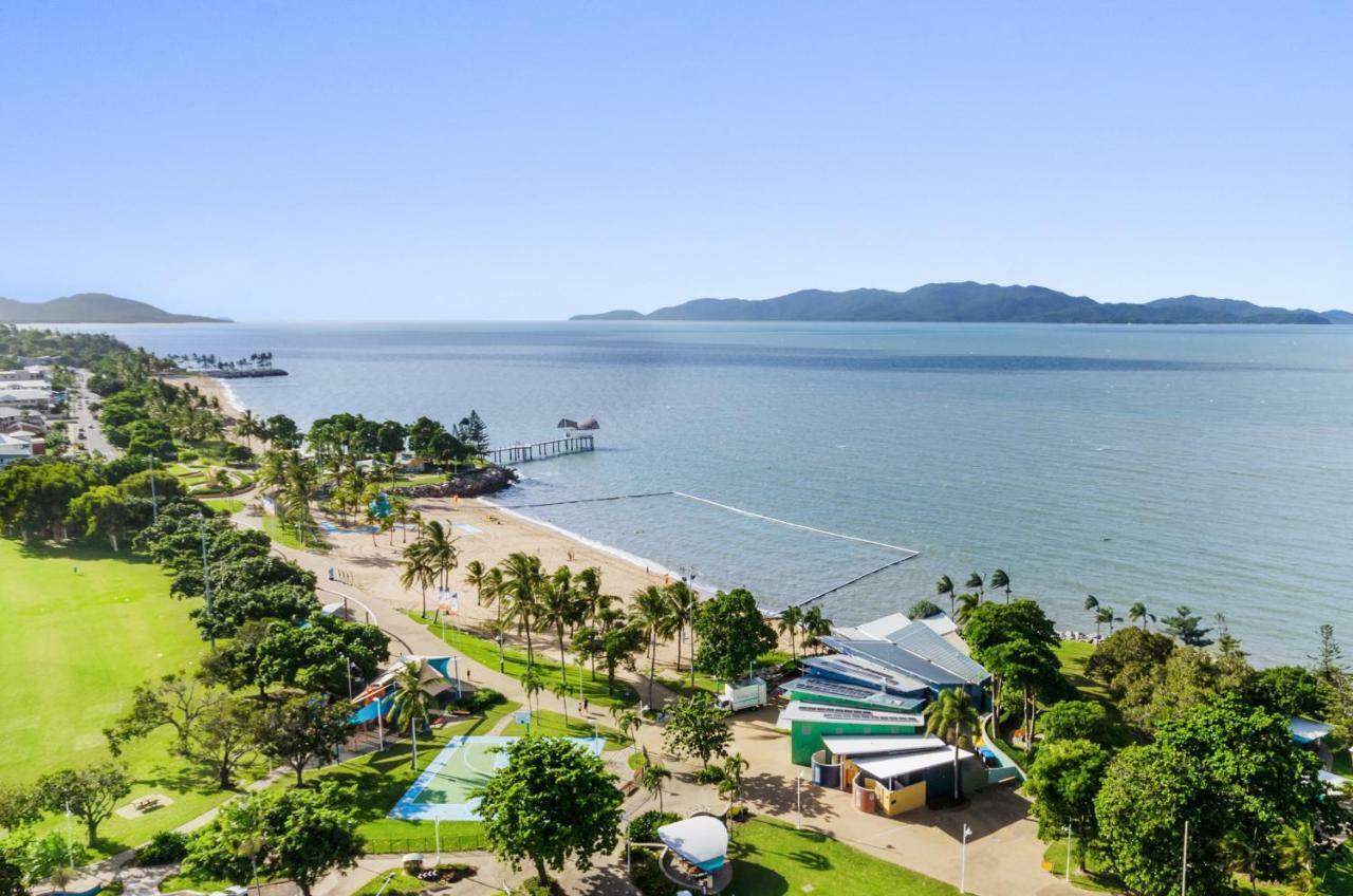Aquarius On The Beach Townsville Exterior photo
